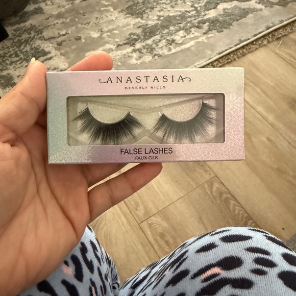 Anastasia Beverly Hills Other - Anastasia Beverly Hills Faux Cils - Dramatic Black Lashes
